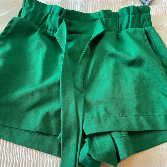 Green shorts, size medium ( THE BRAND IS WRONG!!) - Picture 1 of 3